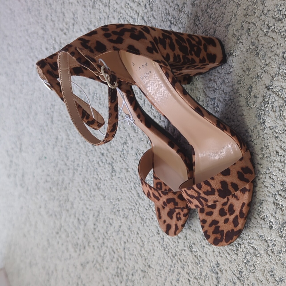 Leopard print open toe heels size 8.5 NWT